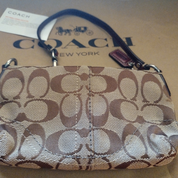 Coach wristlet - Picture 2 of 4